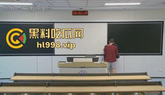 浙江大学情侣教室大战被监控拍下！智慧教室秒变性爱课堂，高材生用最奇葩方式学习！-10