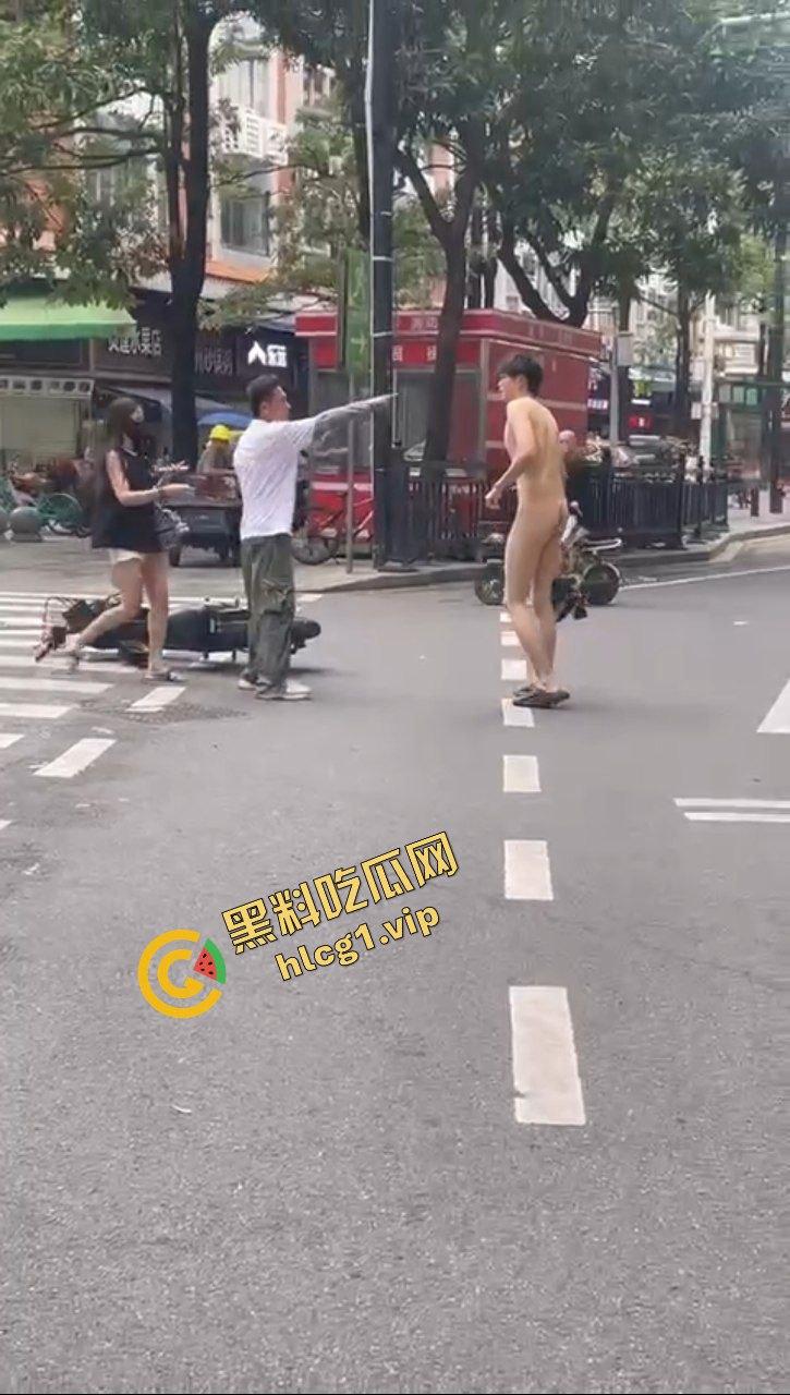 广东广州惊现帅哥裸男！一路猥亵女子 一同上车！炸裂全网！-5