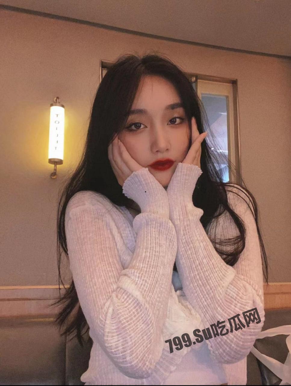 精品泄密 极品反差 湖北武汉大三妹妹 与男友性爱视频流出-1