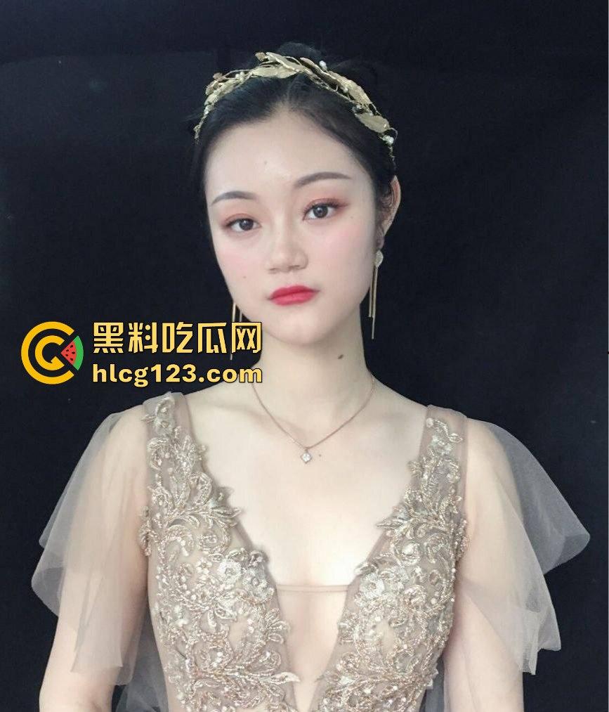 广州李平珊疯狂后入战情夫，肥臀高翘不止，叫声太撩人，白嫩肌肤欲罢不能！-3