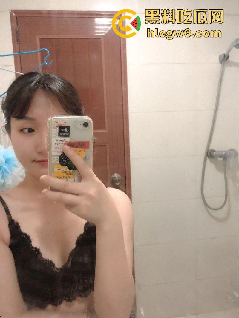 重庆工程学院骚货【陈润梅】与男友同居自摄洗澡做爱视频 本想记录美好恋爱生活 没想到分手被曝光！-6