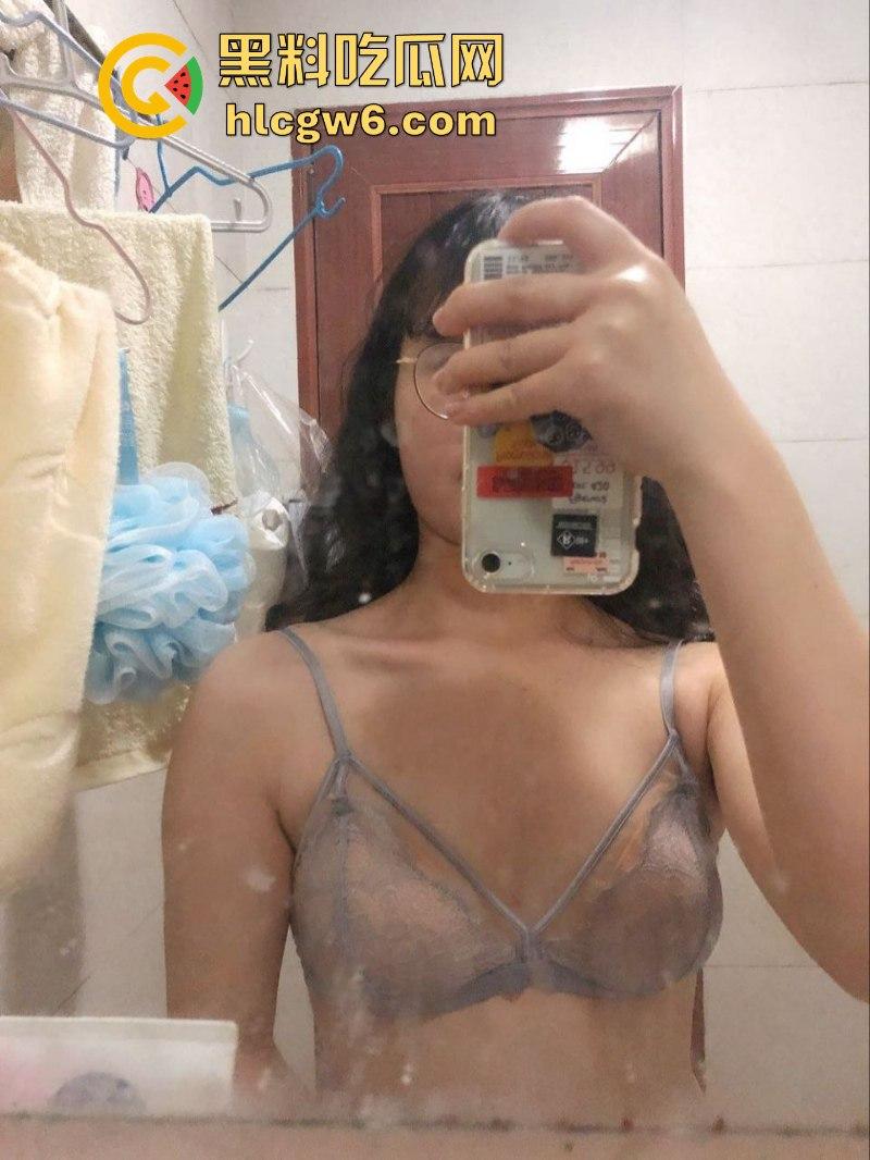 重庆工程学院骚货【陈润梅】与男友同居自摄洗澡做爱视频 本想记录美好恋爱生活 没想到分手被曝光！-7