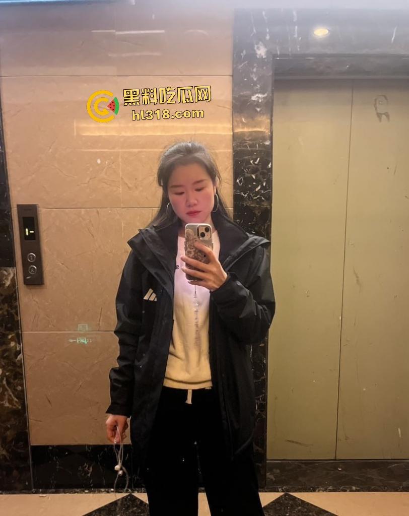 重庆丰都医院王丽欲求不满！老公异地难满足，多次偷情约炮狂绿夫君，运动袜配肉丝既运动又骚气！-1