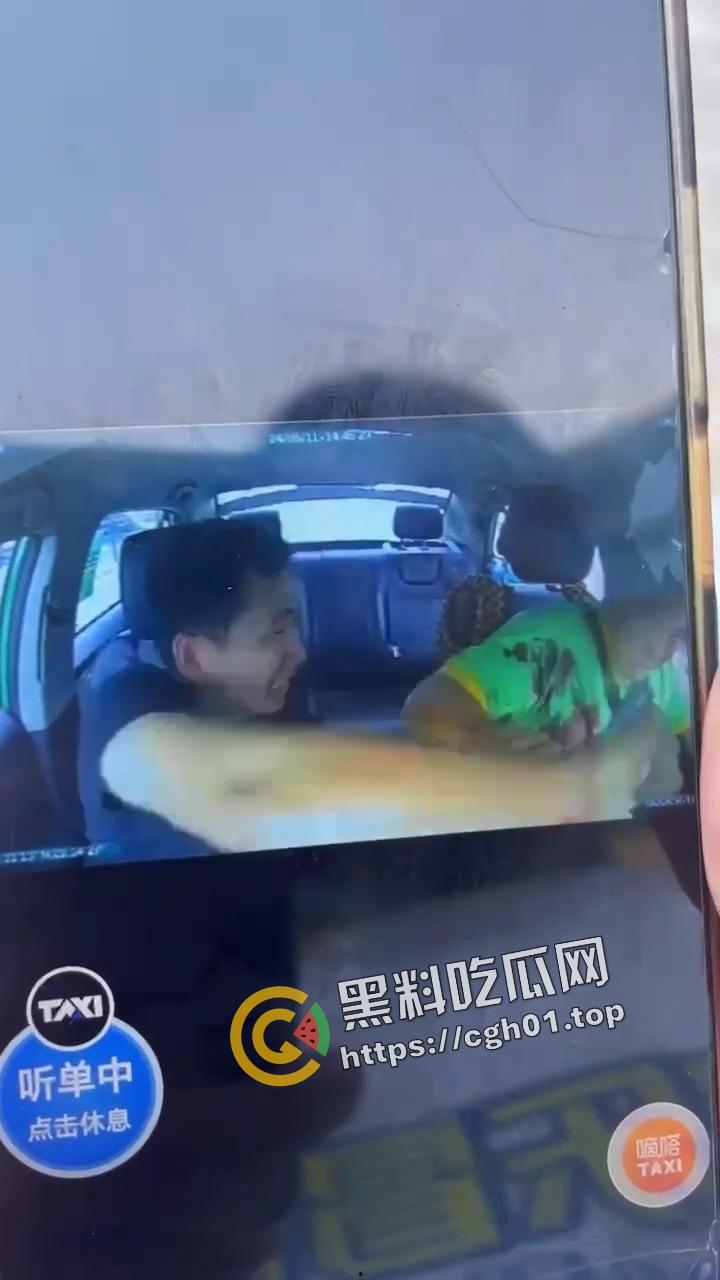 珠海出租车被杀事件车内监控流出！副驾驶毫无征兆拿刀就捅 肚子都被划开 血腥慎入-5