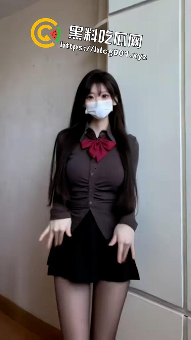 瓜友爆料！抖音230万粉丝网红【瑶瑶大仙女】线下和榜一大哥约会视频及一些列裸照被曝光 这身材一般人真顶不住阿-2