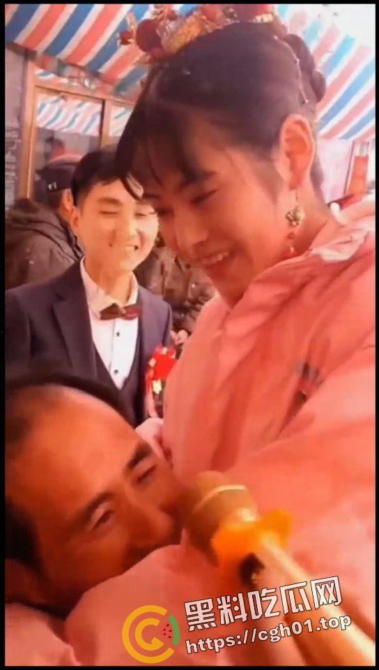 婚闹合集！打人 绑人都是小儿科 现场吃新郎大屌 伴娘奶子都要被捏烂了！-5