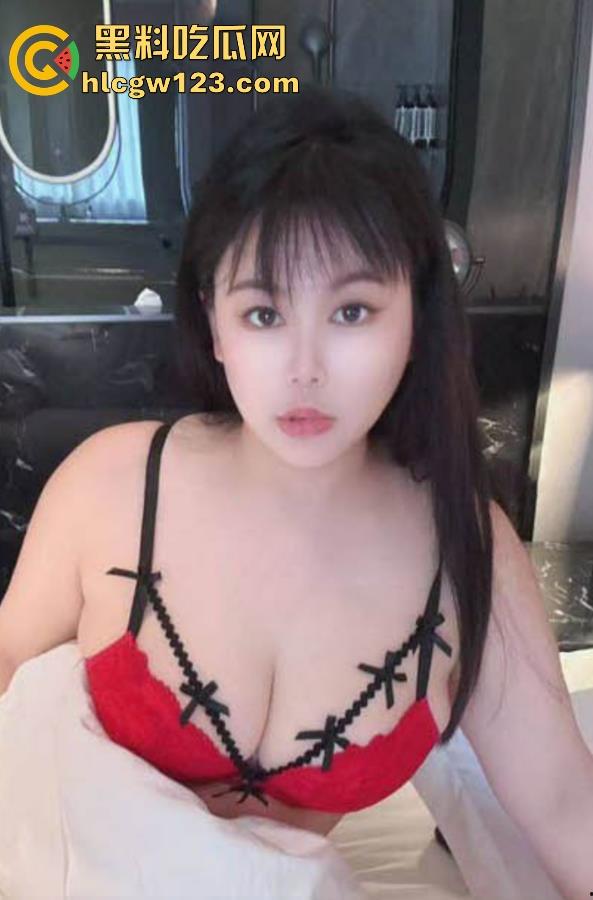 海角乱伦大神 我的巨乳亲表姐 新作 亲小姑黑丝足交榨精 骚穴被打桩猛操 爽到爆炸!-1