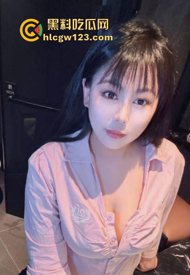 海角乱伦大神 我的巨乳亲表姐 新作 亲小姑黑丝足交榨精 骚穴被打桩猛操 爽到爆炸!-3