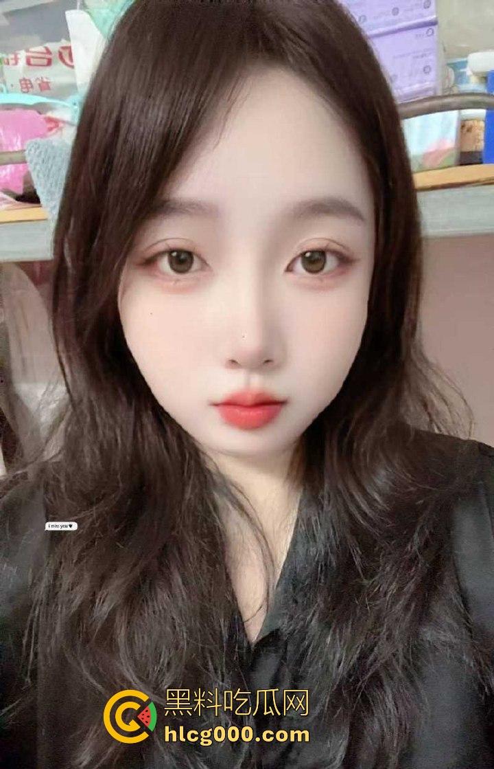 贵州微胖嫩妹【李曼】露脸调教视频曝光，微胖骚母狗黄瓜扣穴自慰，主动骑乘后入肥臀！-3