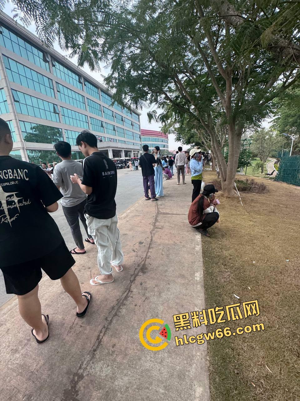 缅甸瓦城突发7.9级强震，中印孟老缅泰全体摇烂，泰国人民逃命式冲出大厦，猪仔们你们还好吗？-4