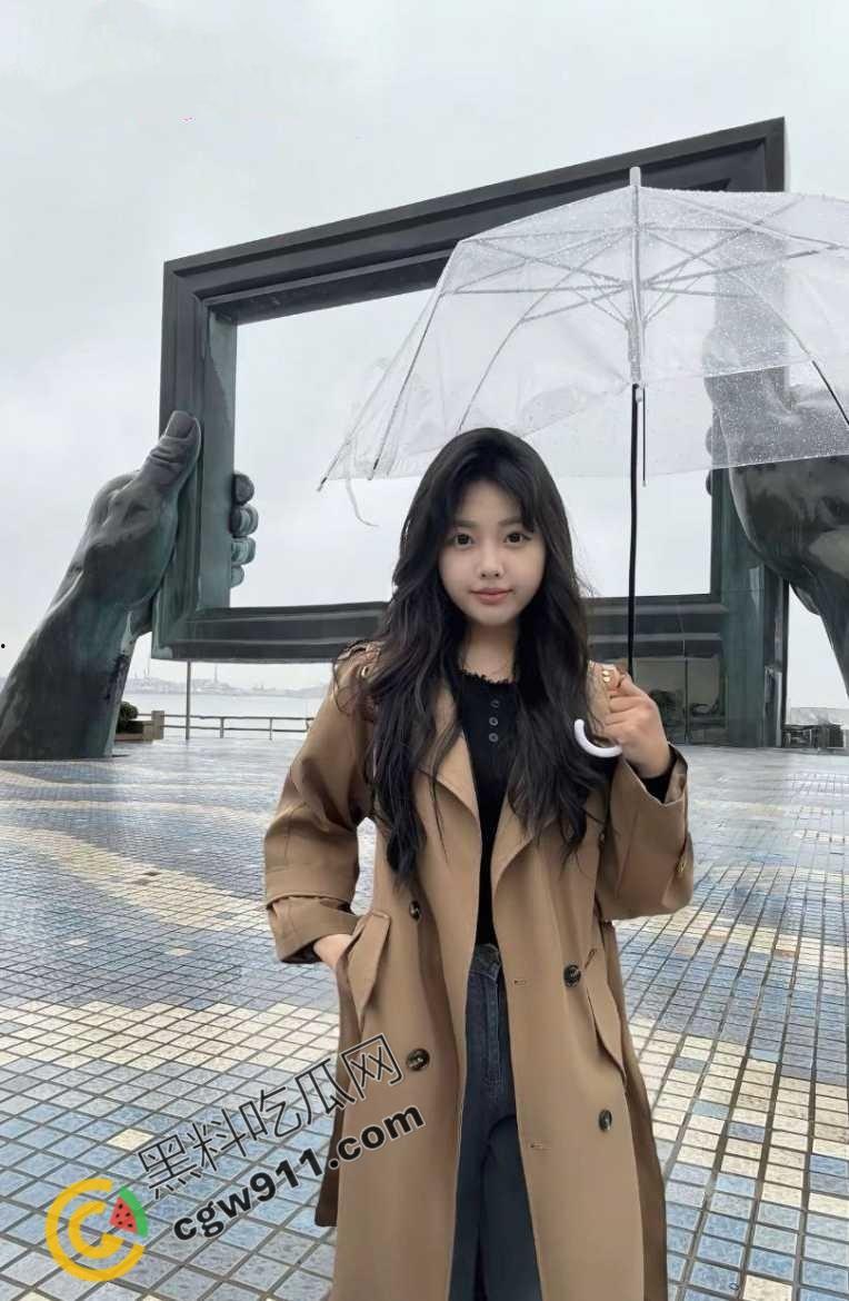 大连理工大学美女学生【崔莹杰】夜场暴露秘密：为业绩献身，开台就送逼操，极品身材，撩人心弦-1