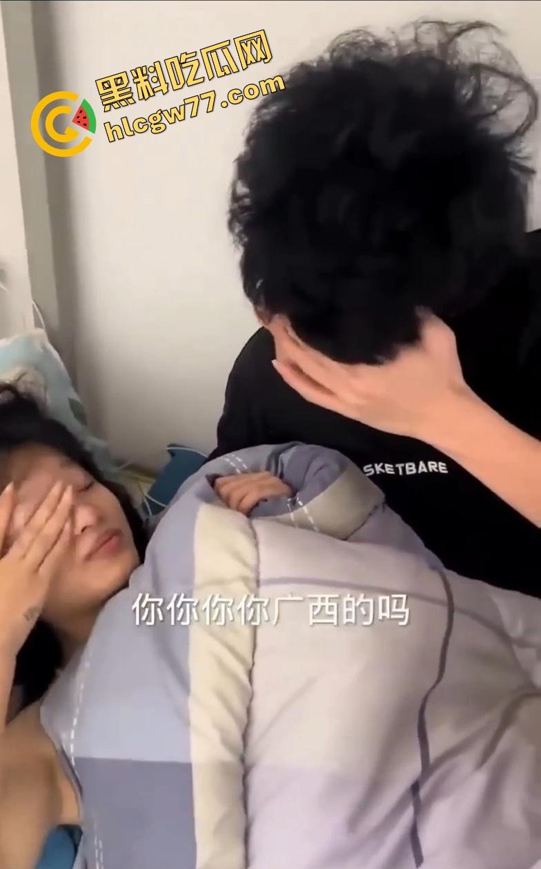 广西老表真会玩,带女友宿舍开车,下铺抱操缠成一团,上铺兄弟瑟瑟发抖快抑郁了!-7