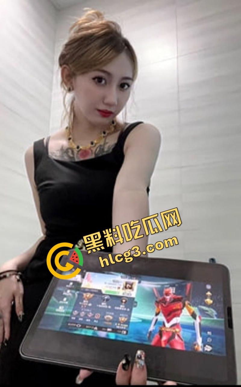 快手爆炸丑闻!纹身女神『彤謌』与榜大哥私会渔网做爱视频外泄,清纯颜值暗藏“风骚”真相!-6