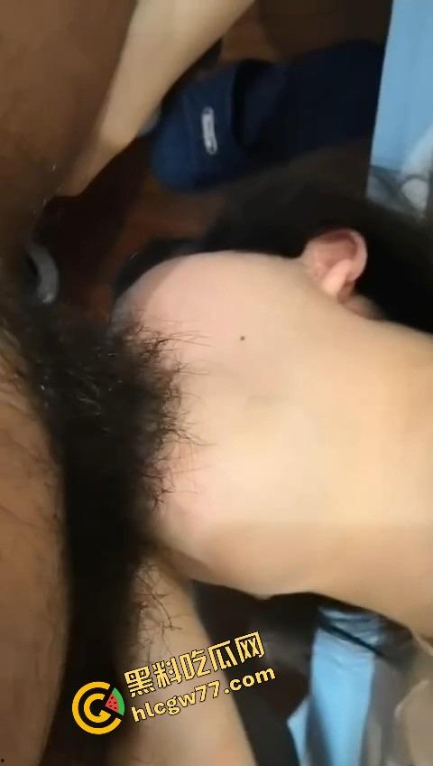 蚌埠同事的女朋友看着清纯，其实背着人家车里被干到腿软，内射都不带套！-12