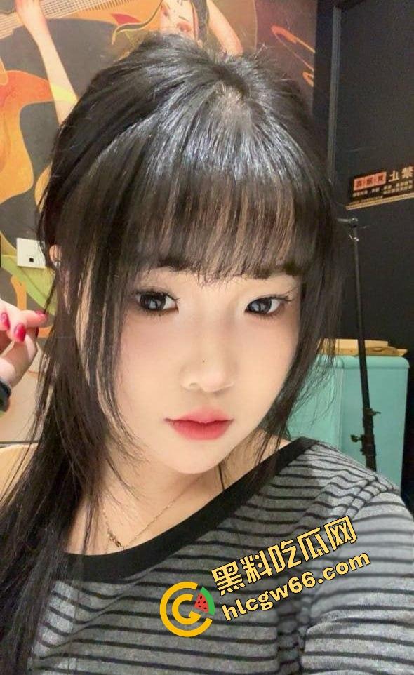 江西04年嫩妹【王诗齐】清纯校花变精桶婊，警服SM滴蜡嫩洞喷浆，大屌爆操屁股撞烂，性瘾贱货全网曝光！-5