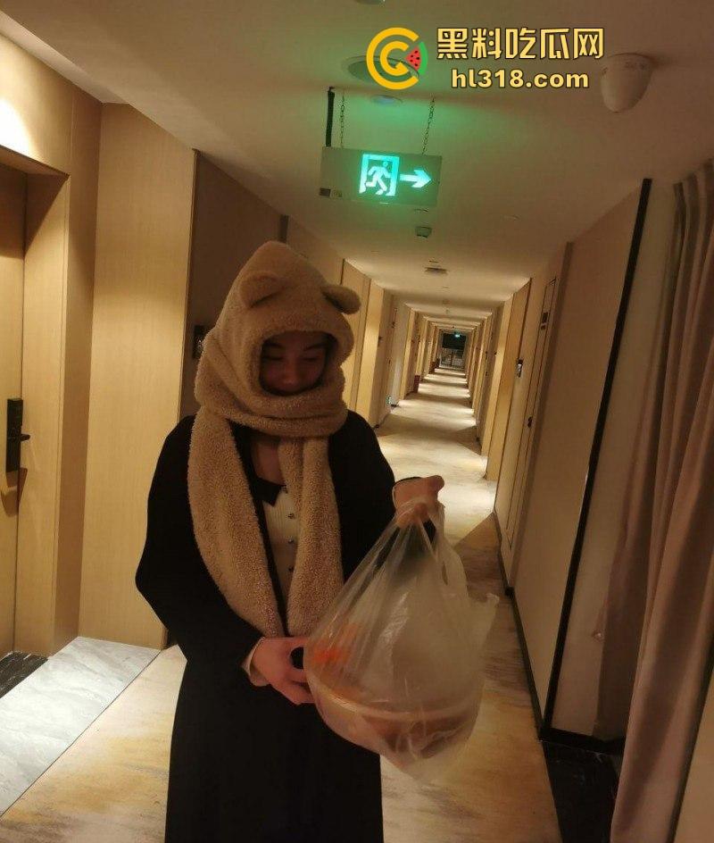 广州顶级母狗【李安娜】刚结婚就就饥渴难耐，瞒着老公四处约炮卖逼，炮友暴力打桩爽到失禁喷尿！-2