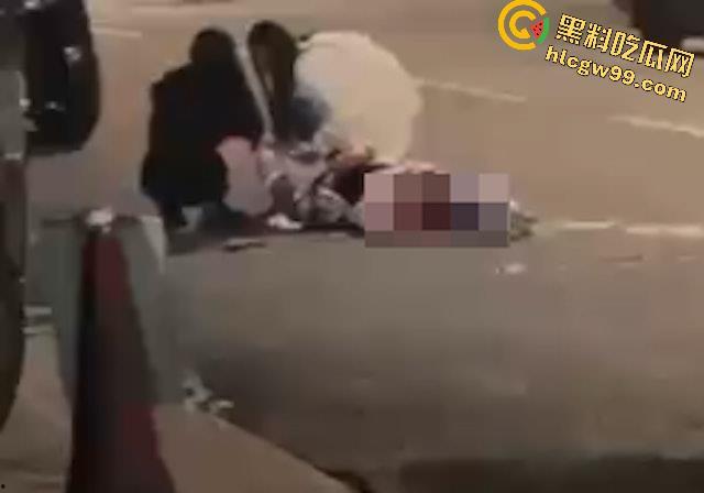 现实黑社会香港选坐馆前的争斗，【胜和】骨干被【新义安】众刀手驾车包抄，乱刀追砍搏杀至死-7