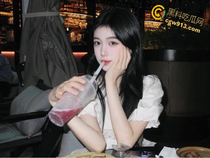 快要开学饥渴难耐的妹妹，穿着性感高跟豹纹情趣套装，要跟我打离别炮，欲望高涨扒开内裤猛插小穴！-2