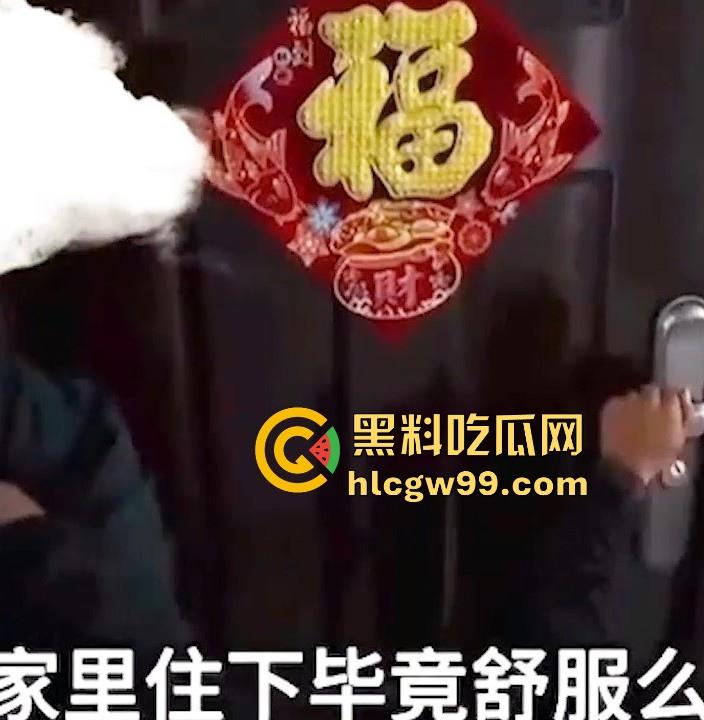 狗男女家中偷情不曾想原配杀了个回马枪,叫来开锁师父,一开门就撞见男女赤裸,开锁师父这单又白干了!-3