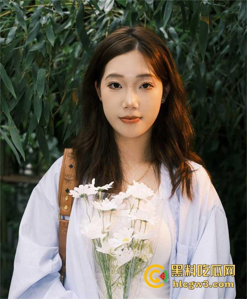 真实3p调教小奴四川成都大二女生【田思琪】骚话连篇跪舔肉棒 上操嘴巴下玩穴 前后夹击肏到晕厥还喊着不要停-1