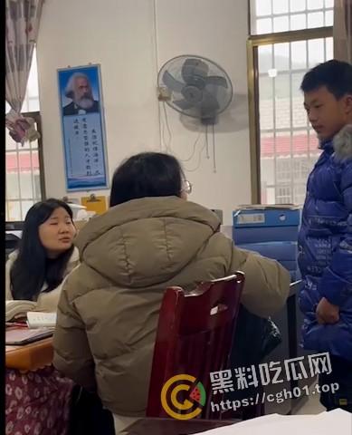 湖南湘潭栗山镇金泉学校老师打骂学生事件 官方回应已停职 然而拍摄视频者受到威胁-5