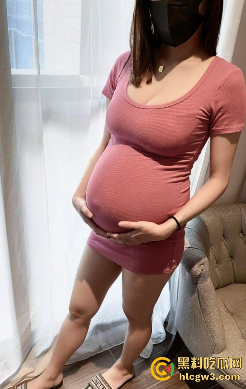 杭州极品骚货人妻【雪莉】大肚婆性欲爆表，浴室湿身口交狂舔，后入猛干无套中出，浴室爆操视频意外流出！-16