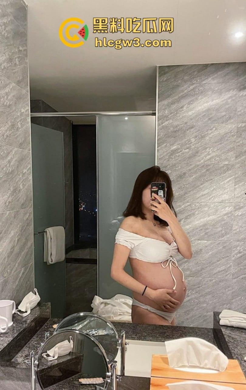 杭州极品骚货人妻【雪莉】大肚婆性欲爆表，浴室湿身口交狂舔，后入猛干无套中出，浴室爆操视频意外流出！-23