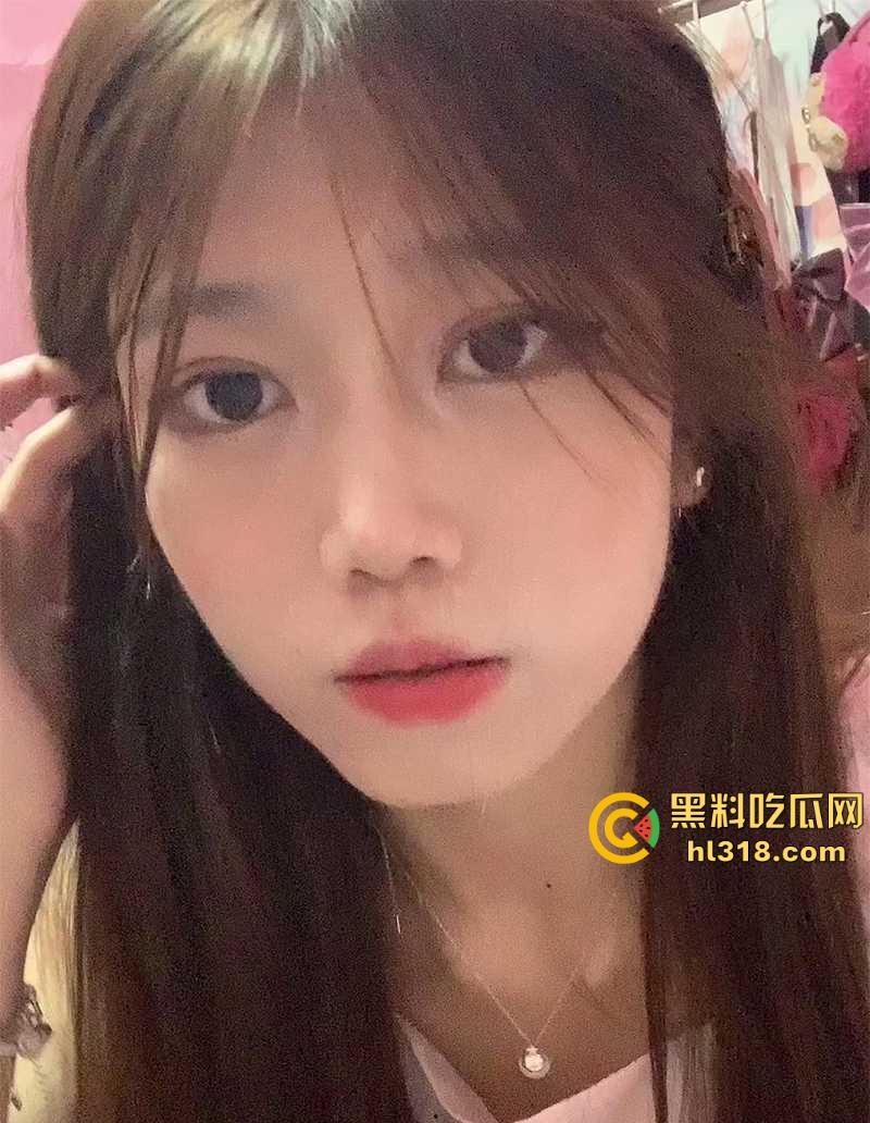 极品萝莉【洛丽塔欢欢】收费福利曝光，清纯大眼妹变身小淫娃，全裸露脸撅翘臀秀骚穴骚到爆！-1