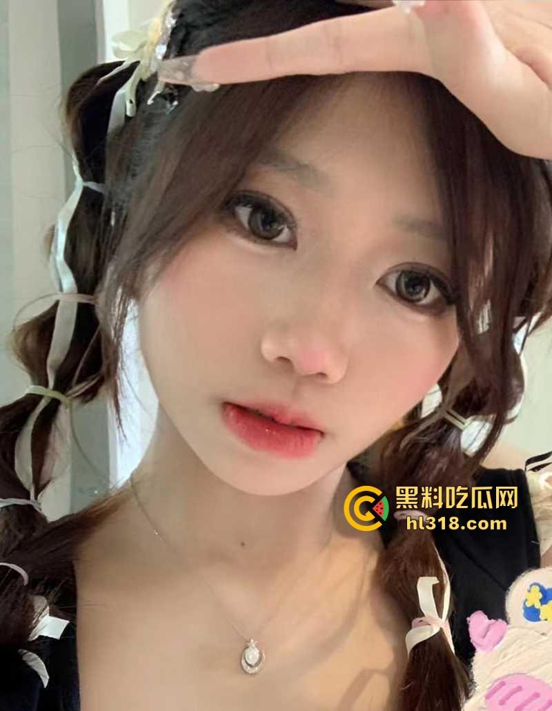 极品萝莉【洛丽塔欢欢】收费福利曝光，清纯大眼妹变身小淫娃，全裸露脸撅翘臀秀骚穴骚到爆！-2