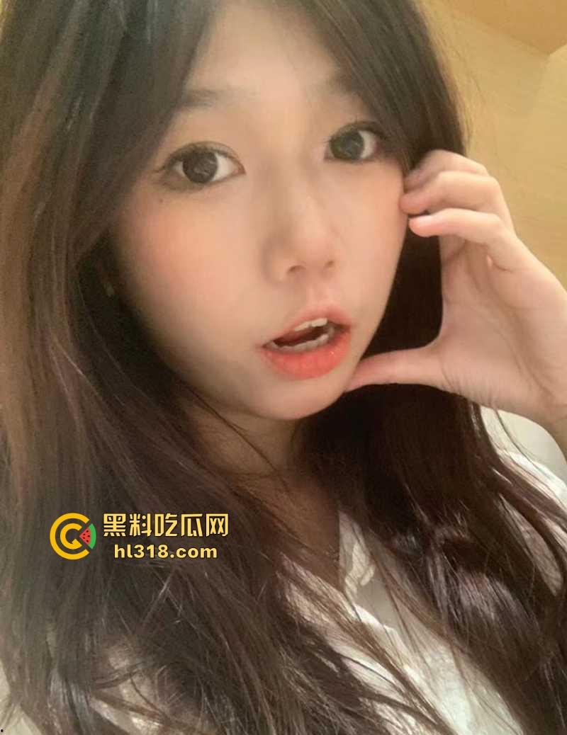 极品萝莉【洛丽塔欢欢】收费福利曝光，清纯大眼妹变身小淫娃，全裸露脸撅翘臀秀骚穴骚到爆！-3