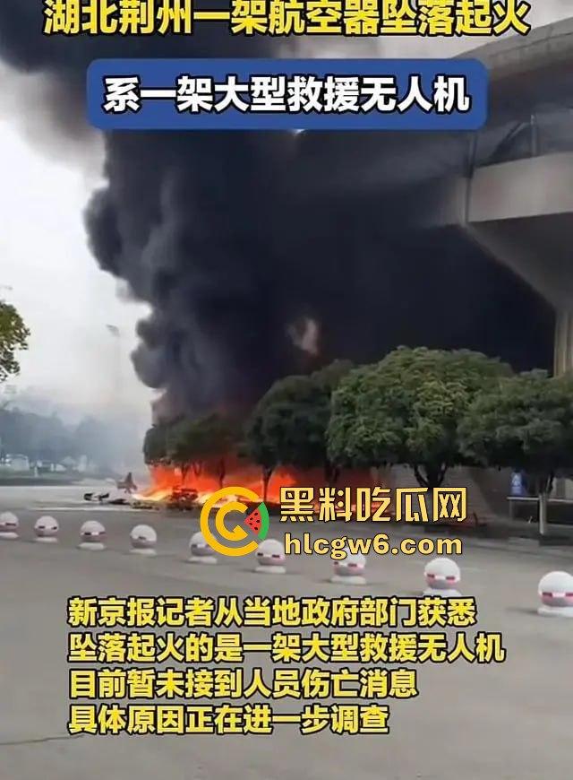 无人机大闹荆州奥体中心，飞行器自作主张冲向构筑物，伤者急救中 飞行员估计没上过航校？-5