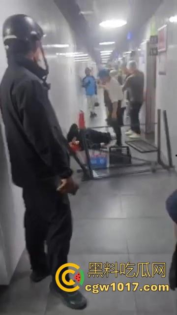 21世纪外卖员经典战役，美饿大战、出餐口大战后厨等等名场面，当今社会最不好惹的一群人，生死看淡不服就干！-3