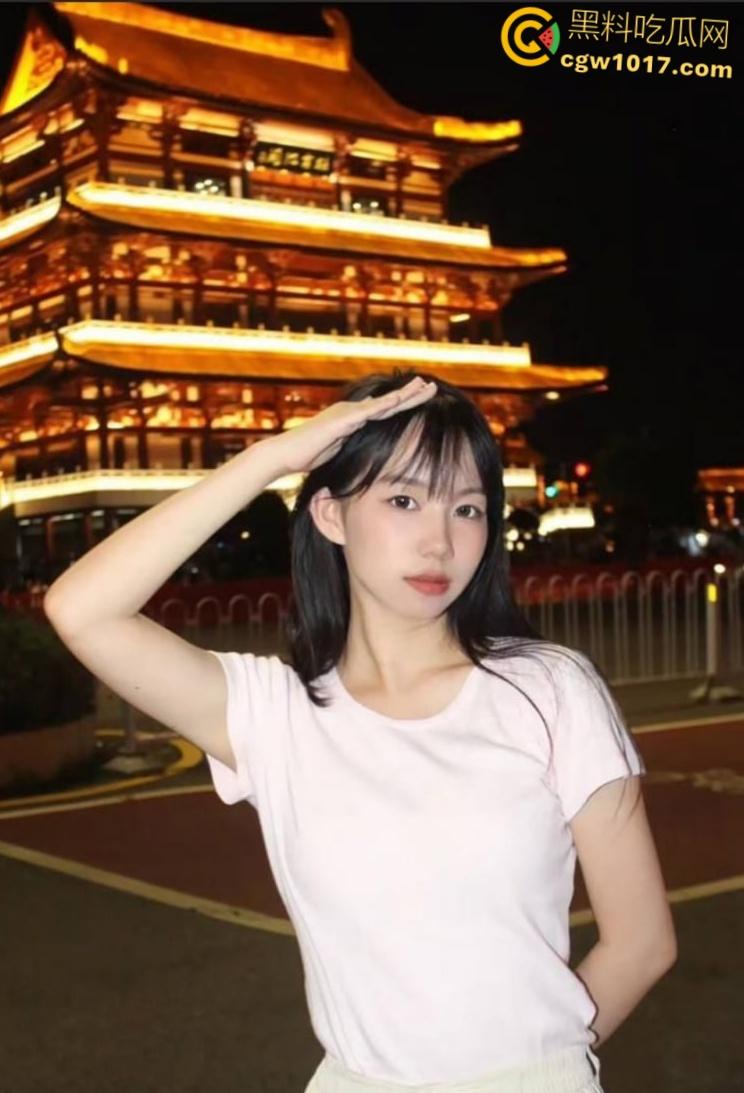 江苏盐城刚毕业幼师【明羽佳】，实习下班主动开房约男友做爱，足交对白超有意思，穿着粉色JK口交被颜射一脸 ！-1