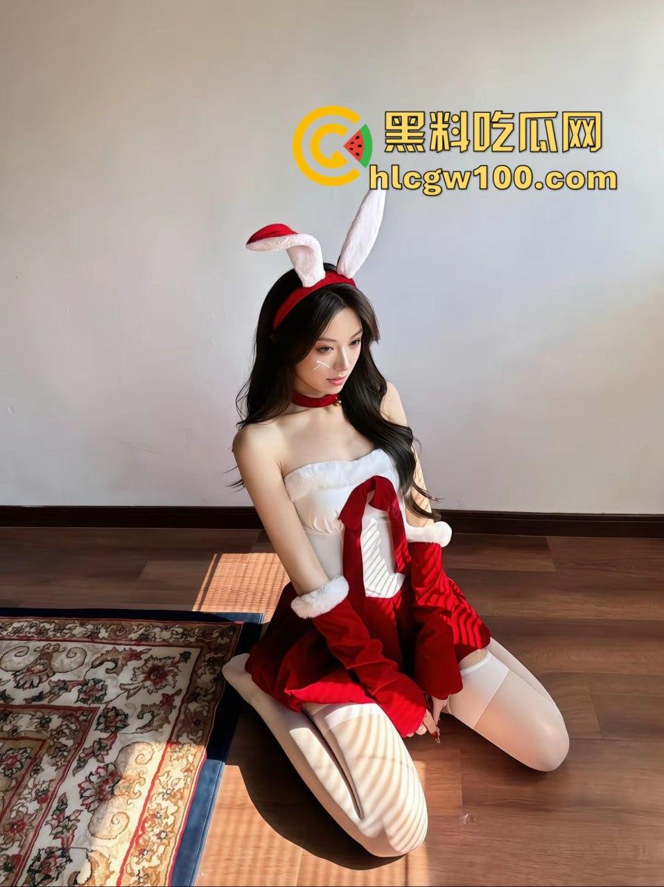 昨晚圣诞夜全员骑鹿 圣诞炮王排行榜火辣出炉 骚气红装妹子一边抽烟喝酒一边操B，礼物湿得发亮！-1