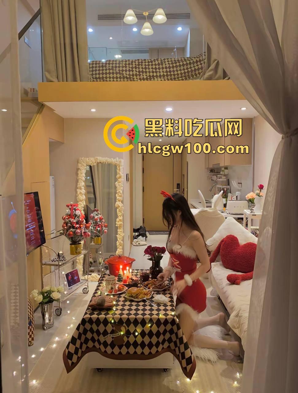 昨晚圣诞夜全员骑鹿 圣诞炮王排行榜火辣出炉 骚气红装妹子一边抽烟喝酒一边操B，礼物湿得发亮！-6