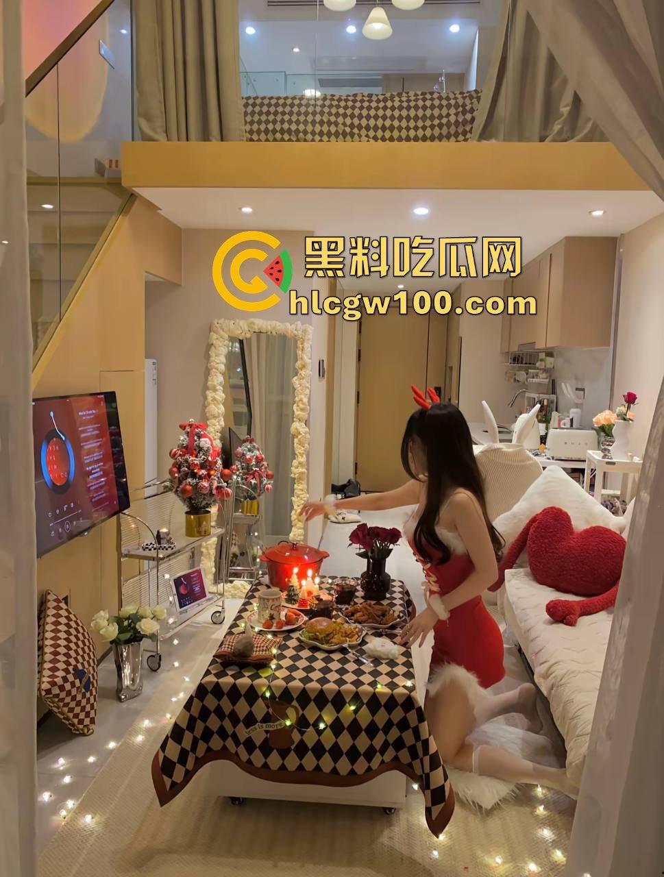 昨晚圣诞夜全员骑鹿 圣诞炮王排行榜火辣出炉 骚气红装妹子一边抽烟喝酒一边操B，礼物湿得发亮！-16