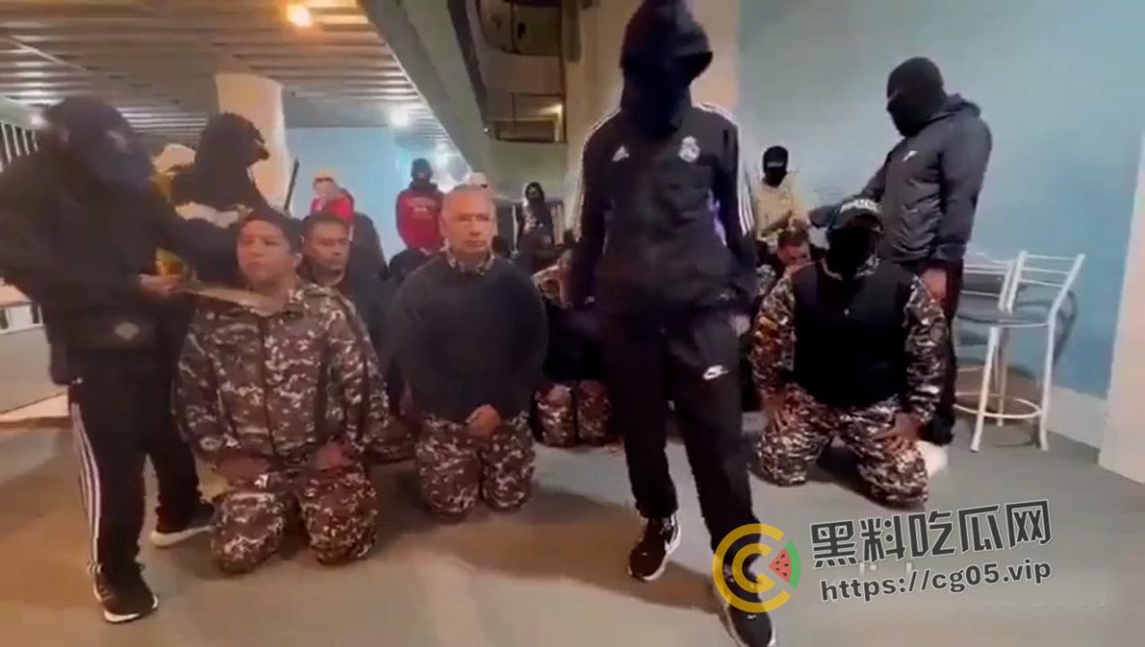 紧急！厄瓜多尔整个国家进入“国内武装冲突”状态，监狱沦陷 电视台绑架 当众火烧人  混乱不堪-11