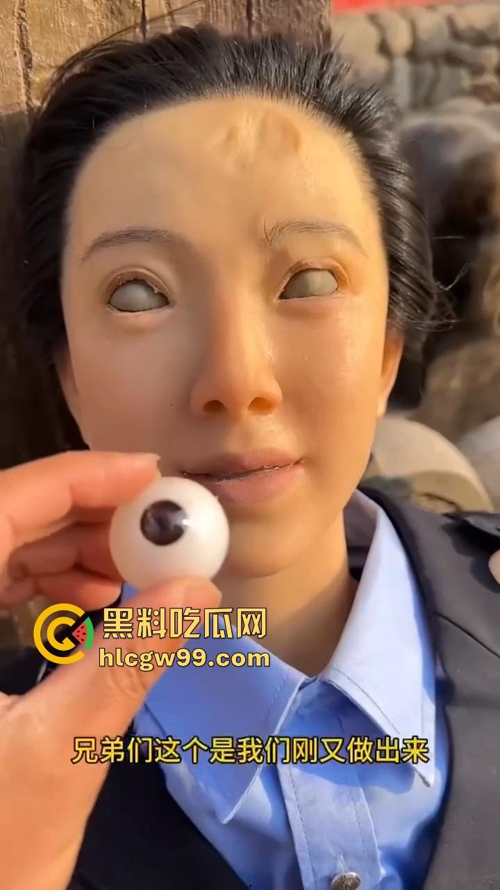 高手在民间！牛人自制毛巾纸人娃娃，硅胶保安娃娃眼珠子都吓掉了，兄弟你能不能整点阳间的玩意儿？-6