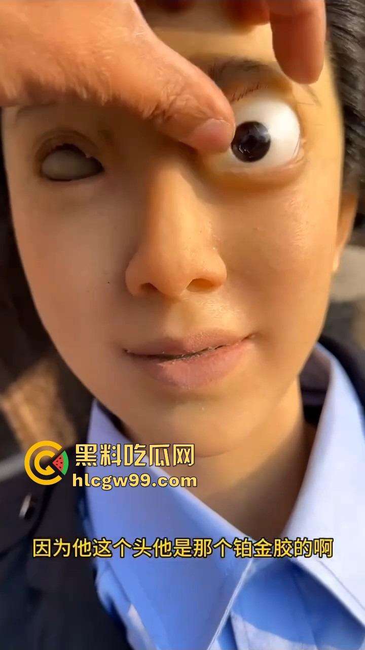 高手在民间！牛人自制毛巾纸人娃娃，硅胶保安娃娃眼珠子都吓掉了，兄弟你能不能整点阳间的玩意儿？-8