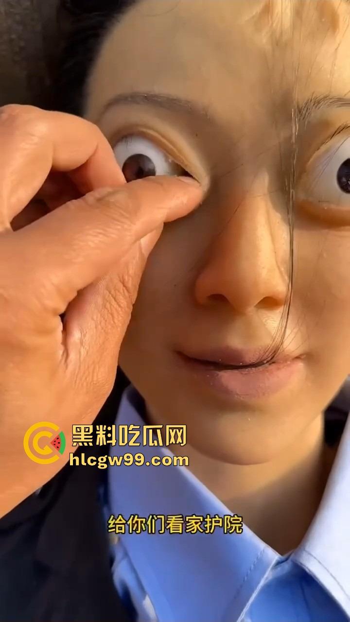 高手在民间！牛人自制毛巾纸人娃娃，硅胶保安娃娃眼珠子都吓掉了，兄弟你能不能整点阳间的玩意儿？-9