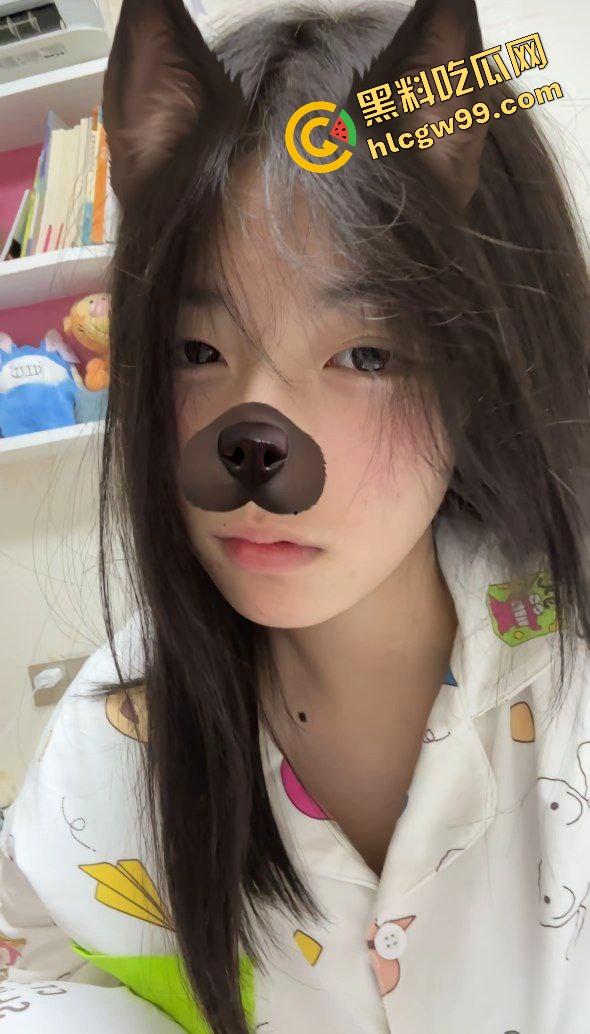 抖音清纯嫩妹反差女同【忧】私底下竟带着闺蜜一起约炮大哥，刺激深喉口爆淫荡双飞！-5