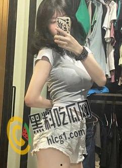 06年巨乳留学生私房照片流出，国外留学的反差婊小妹性欲旺盛平时没事爱拍点自慰视频给男友看，惨遭男友泄密-11