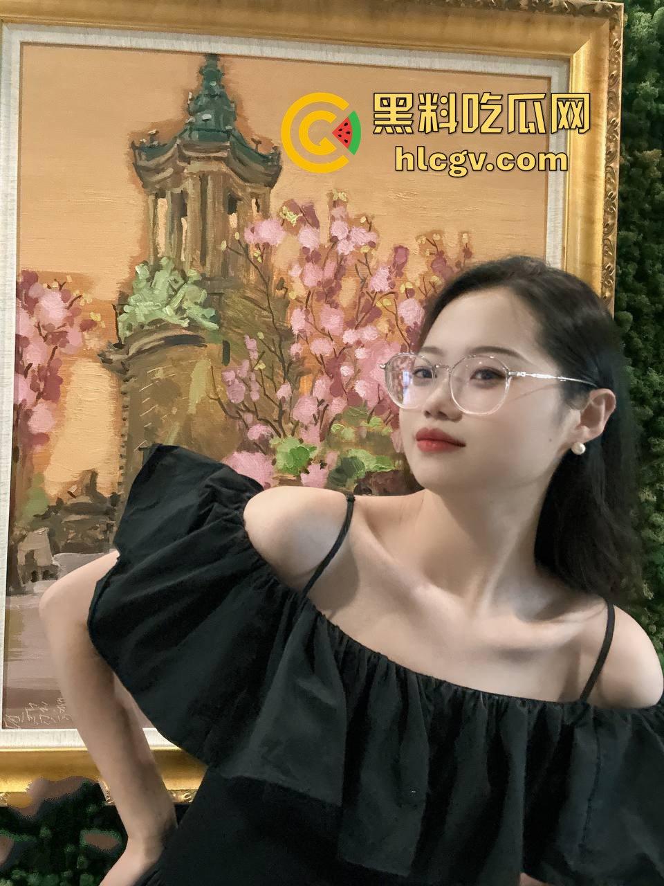 天津外国语大学大四学姐【韩雪珃】做爱视频意外流出！黑丝吃鸡巴画面疯传校园，毕业前的爆炸性丑闻！-1