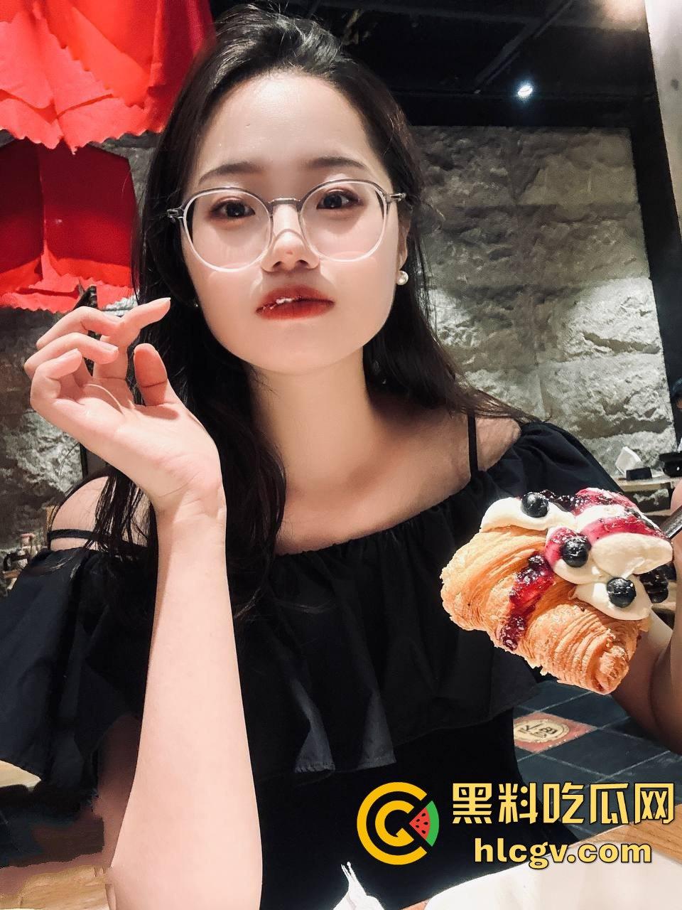 天津外国语大学大四学姐【韩雪珃】做爱视频意外流出！黑丝吃鸡巴画面疯传校园，毕业前的爆炸性丑闻！-6