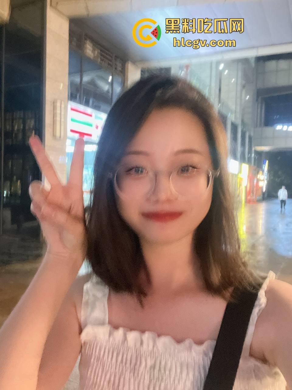 天津外国语大学大四学姐【韩雪珃】做爱视频意外流出！黑丝吃鸡巴画面疯传校园，毕业前的爆炸性丑闻！-11