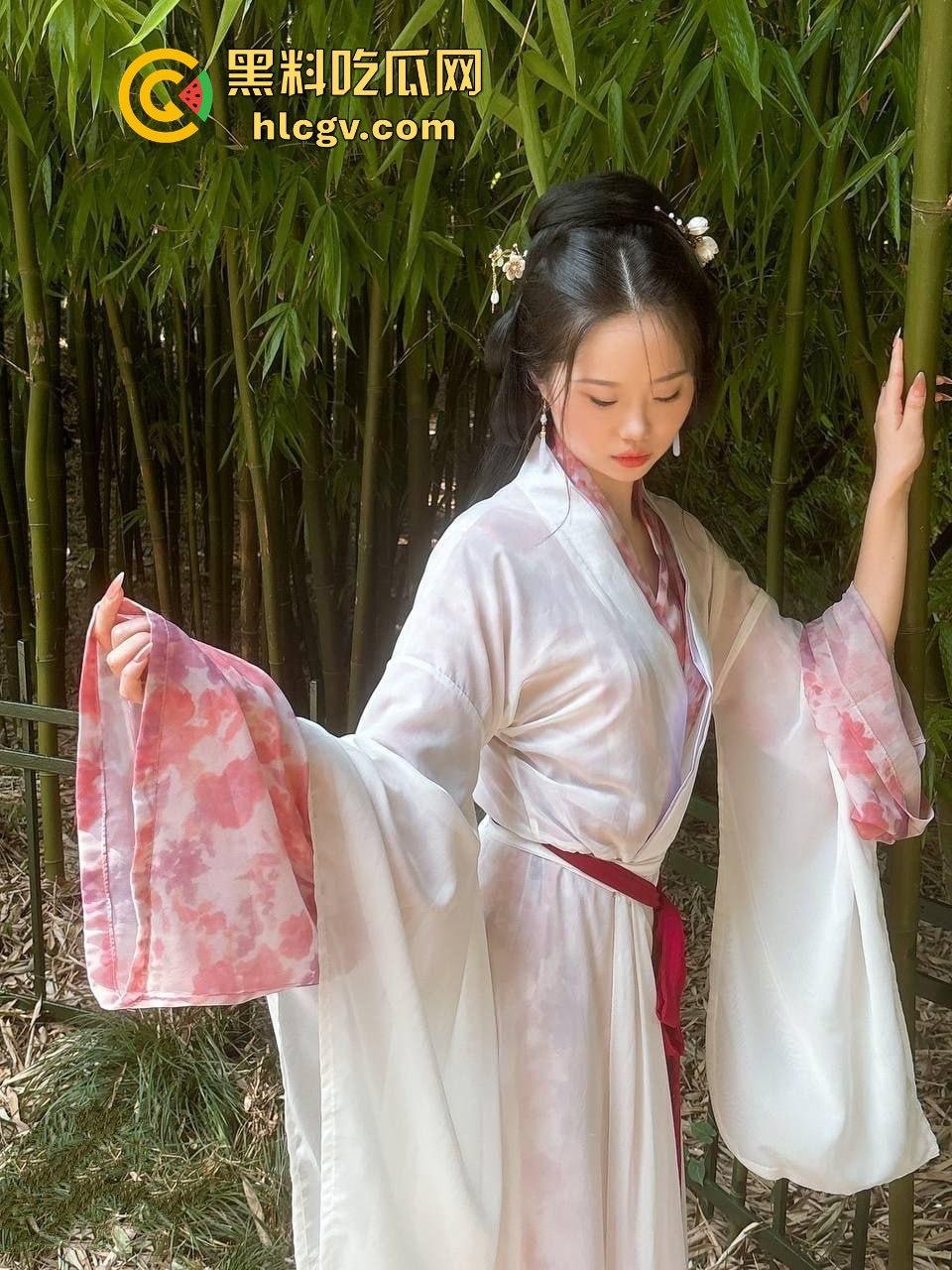 天津外国语大学大四学姐【韩雪珃】做爱视频意外流出！黑丝吃鸡巴画面疯传校园，毕业前的爆炸性丑闻！-14