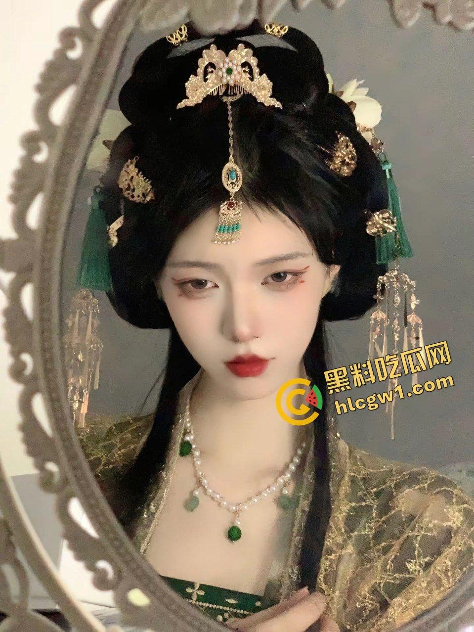 抖音古风清纯嫩妹『言子喜欢纸片人』剧情设定极致反差 美妆只为伺候大哥 独家曝光！-3