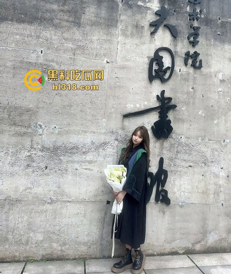 四川美术学院【苏筱】性爱视频流出，高颜值女大多种情趣内衣，大秀诱人胴体，撸点极高！-3