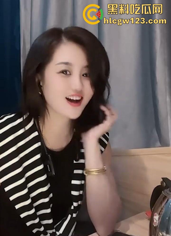 抖音熟女网红 【陈佳儿】直播打pk输了 处罚烟头烫舌针扎胸 狂野大胆作风 是个狠角色！-4