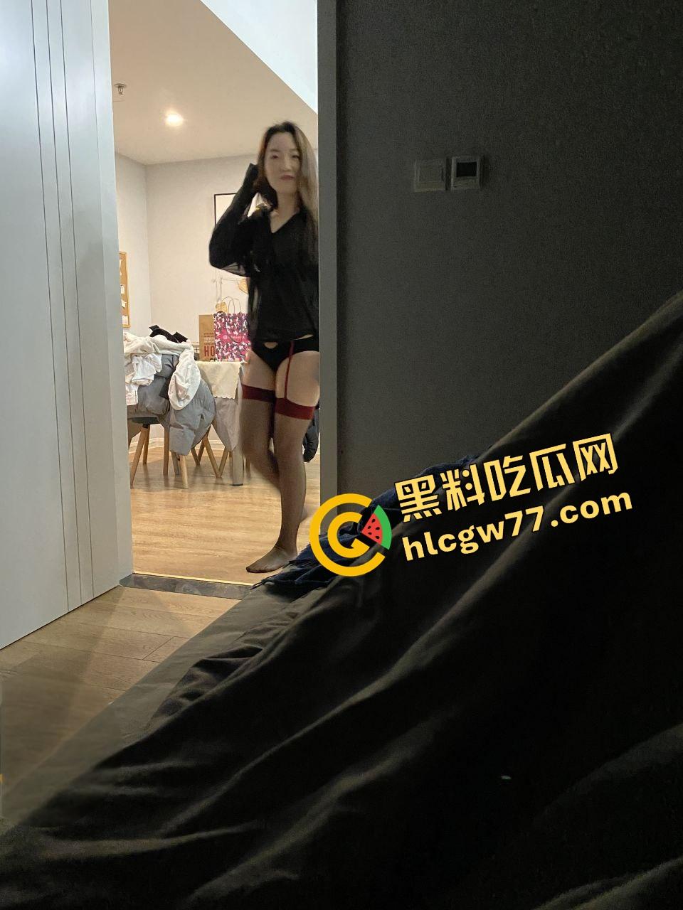 京城市二院护士『沈彤』云盘泄密流出，健身反差婊全裸骚舞 ，无套后入猛操嫩穴淫荡至极！-6